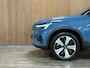 Volvo XC40 Recharge Ultimate 70 kWh | 95% SoH | Schuifdak | 360° Camera | Harman Kardon | All Season banden | Adaptieve Cruise Control | Bestuurdersstoel elektrisch geheugen | Stoel en Stuurwielverwarming | 19 Inch | Passagiersstoel elektrisch | Microtech / alcantara bekleding met wit stiksel en bies | Zitting verlenging voorstoelen | Pilot Assist | BLIS Dode Hoek Detectie | Warmtepomp | Google Infotainment | Keyless Drive | Verlichtingspack 2 | Parkeersensoren voor+achter | Privacy Glass | Elektrisch bedienbare achterklep | Draadloos telefoon opladen | DAB Radio | Apple Carplay/Android Auto | Volvo On Call met mobiele App functie | Fjord Blue Metallic |