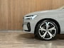 Volvo XC60 T8 AWD Recharge Ultra Dark | Luchtvering | Trekhaak | 360° Camera | 455pk | Head-Up Display | Harman Kardon | Adaptieve Cruise Control | Stoelverwarming voor+achter | Stuurwielverwarming | Full LED Meesturende koplampen | Pilot Assist | BLIS Dode Hoek Detectie | Elektrische voorstoelen geheugen | Lederen bekleding | Zitting verlenging voorstoelen | Lederen Dashboard | Schuifdak | 21 Inch | Google Infotainment | Keyless Drive | Parkeersensoren voor+achter | Privacy Glass | Elektrisch bedienbare achterklep | Alarm Klasse III | DAB Radio | Apple Carplay/Android Auto | Draadloos telefoon opladen | Volvo On Call met mobiele App functie | Vapour Grey Metallic |