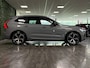 Volvo XC60 T8 AWD Recharge Ultra Dark | Luchtvering | Trekhaak | 360° Camera | 455pk | Head-Up Display | Harman Kardon | Adaptieve Cruise Control | Stoelverwarming voor+achter | Stuurwielverwarming | Full LED Meesturende koplampen | Pilot Assist | BLIS Dode Hoek Detectie | Elektrische voorstoelen geheugen | Lederen bekleding | Zitting verlenging voorstoelen | Lederen Dashboard | Schuifdak | 21 Inch | Google Infotainment | Keyless Drive | Parkeersensoren voor+achter | Privacy Glass | Elektrisch bedienbare achterklep | Alarm Klasse III | DAB Radio | Apple Carplay/Android Auto | Draadloos telefoon opladen | Volvo On Call met mobiele App functie | Vapour Grey Metallic |