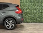 Volvo XC40 B4 Plus Dark | Schuifdak | Trekhaak | Forest Lake! | Harman Kardon | Adaptieve Cruise Control | Bestuurdersstoel elektrisch geheugen | Stoel en Stuurwielverwarming | Parkeercamera | 18 Inch | Passagiersstoel elektrisch | Microtech / alcantara bekleding met wit stiksel en bies | Zitting verlenging voorstoelen | Pilot Assist | BLIS Dode Hoek Detectie | Google Infotainment | Keyless Drive | Parkeersensoren voor+achter | Privacy Glass | Elektrisch bedienbare achterklep | Draadloos telefoon opladen | DAB Radio | Apple Carplay/Android Auto | Volvo On Call met mobiele App functie | Forest Lake Metallic |