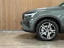 Volvo XC40 B4 Plus Dark | Schuifdak | Trekhaak | Forest Lake! | Harman Kardon | Adaptieve Cruise Control | Bestuurdersstoel elektrisch geheugen | Stoel en Stuurwielverwarming | Parkeercamera | 18 Inch | Passagiersstoel elektrisch | Microtech / alcantara bekleding met wit stiksel en bies | Zitting verlenging voorstoelen | Pilot Assist | BLIS Dode Hoek Detectie | Google Infotainment | Keyless Drive | Parkeersensoren voor+achter | Privacy Glass | Elektrisch bedienbare achterklep | Draadloos telefoon opladen | DAB Radio | Apple Carplay/Android Auto | Volvo On Call met mobiele App functie | Forest Lake Metallic |