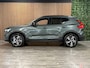 Volvo XC40 B4 Plus Dark | Schuifdak | Trekhaak | Forest Lake! | Harman Kardon | Adaptieve Cruise Control | Bestuurdersstoel elektrisch geheugen | Stoel en Stuurwielverwarming | Parkeercamera | 18 Inch | Passagiersstoel elektrisch | Microtech / alcantara bekleding met wit stiksel en bies | Zitting verlenging voorstoelen | Pilot Assist | BLIS Dode Hoek Detectie | Google Infotainment | Keyless Drive | Parkeersensoren voor+achter | Privacy Glass | Elektrisch bedienbare achterklep | Draadloos telefoon opladen | DAB Radio | Apple Carplay/Android Auto | Volvo On Call met mobiele App functie | Forest Lake Metallic |