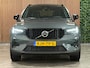 Volvo XC40 B4 Plus Dark | Schuifdak | Trekhaak | Forest Lake! | Harman Kardon | Adaptieve Cruise Control | Bestuurdersstoel elektrisch geheugen | Stoel en Stuurwielverwarming | Parkeercamera | 18 Inch | Passagiersstoel elektrisch | Microtech / alcantara bekleding met wit stiksel en bies | Zitting verlenging voorstoelen | Pilot Assist | BLIS Dode Hoek Detectie | Google Infotainment | Keyless Drive | Parkeersensoren voor+achter | Privacy Glass | Elektrisch bedienbare achterklep | Draadloos telefoon opladen | DAB Radio | Apple Carplay/Android Auto | Volvo On Call met mobiele App functie | Forest Lake Metallic |