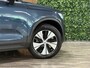 Volvo XC40 T4 Recharge Inscription | Stoel en Stuurwielverwarming | Trekhaak | Parkeercamera | Cruise Control | 18 Inch | Keyless Drive | Parkeersensoren voor+achter | Elektrisch bedienbare achterklep | Automatisch dimmende binnen en buitenspiegels | 2-Zone Climate Control | Regensensor | DAB Radio | Apple Carplay/Android Auto | Volvo On Call met mobiele App functie | Denim Blue Metallic |