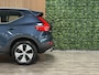 Volvo XC40 T4 Recharge Inscription | Stoel en Stuurwielverwarming | Trekhaak | Parkeercamera | Cruise Control | 18 Inch | Keyless Drive | Parkeersensoren voor+achter | Elektrisch bedienbare achterklep | Automatisch dimmende binnen en buitenspiegels | 2-Zone Climate Control | Regensensor | DAB Radio | Apple Carplay/Android Auto | Volvo On Call met mobiele App functie | Denim Blue Metallic |