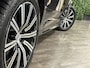 Volvo XC90 T8 AWD Recharge Ultra Dark | Vol! | Bowers & Wilkins | Luchtvering | Stoelventilatie | Trekhaak | 360 Camera | Head-Up Display | Stoelmassage | 455pk | Adaptieve Cruise Control | Stoelverwarming voor+achter | Stuurwielverwarming | Schuifdak | 20 Inch | Full LED  Meesturende koplampen | Pilot Assist | BLIS Dode Hoek Detectie | Alcantara hemelbekleding | Lederen handgrepen en zonnekleppen | Elektrische voorstoelen geheugen | Nappa Lederen bekleding | Zitting verlenging voorstoelen | Lederen Dashboard | Google Infotainment | Keyless Drive | Parkeersensoren voor+achter | Privacy Glass | Elektrisch bedienbare achterklep | Geïntegreerde zongordijnen achterportieren | Geïntegreerd kinderzitje achterin | Verlichte instaplijsten | 7-Persoons | 4-Zone Climate Control | DAB Radio | Apple Carplay/Android Auto | Alarm Klasse III | Draadloos telefoon opladen | Volvo On Call met mobiele App functie | Platinum Grey Metallic |