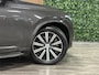 Volvo XC90 T8 AWD Recharge Ultra Dark | Vol! | Bowers & Wilkins | Luchtvering | Stoelventilatie | Trekhaak | 360 Camera | Head-Up Display | Stoelmassage | 455pk | Adaptieve Cruise Control | Stoelverwarming voor+achter | Stuurwielverwarming | Schuifdak | 20 Inch | Full LED  Meesturende koplampen | Pilot Assist | BLIS Dode Hoek Detectie | Alcantara hemelbekleding | Lederen handgrepen en zonnekleppen | Elektrische voorstoelen geheugen | Nappa Lederen bekleding | Zitting verlenging voorstoelen | Lederen Dashboard | Google Infotainment | Keyless Drive | Parkeersensoren voor+achter | Privacy Glass | Elektrisch bedienbare achterklep | Geïntegreerde zongordijnen achterportieren | Geïntegreerd kinderzitje achterin | Verlichte instaplijsten | 7-Persoons | 4-Zone Climate Control | DAB Radio | Apple Carplay/Android Auto | Alarm Klasse III | Draadloos telefoon opladen | Volvo On Call met mobiele App functie | Platinum Grey Metallic |