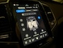 Volvo XC90 T8 AWD Recharge Ultra Dark | Vol! | Bowers & Wilkins | Luchtvering | Stoelventilatie | Trekhaak | 360 Camera | Head-Up Display | Stoelmassage | 455pk | Adaptieve Cruise Control | Stoelverwarming voor+achter | Stuurwielverwarming | Schuifdak | 20 Inch | Full LED  Meesturende koplampen | Pilot Assist | BLIS Dode Hoek Detectie | Alcantara hemelbekleding | Lederen handgrepen en zonnekleppen | Elektrische voorstoelen geheugen | Nappa Lederen bekleding | Zitting verlenging voorstoelen | Lederen Dashboard | Google Infotainment | Keyless Drive | Parkeersensoren voor+achter | Privacy Glass | Elektrisch bedienbare achterklep | Geïntegreerde zongordijnen achterportieren | Geïntegreerd kinderzitje achterin | Verlichte instaplijsten | 7-Persoons | 4-Zone Climate Control | DAB Radio | Apple Carplay/Android Auto | Alarm Klasse III | Draadloos telefoon opladen | Volvo On Call met mobiele App functie | Denim Blue Metallic |