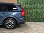 Volvo XC90 T8 AWD Recharge Ultra Dark | Vol! | Bowers & Wilkins | Luchtvering | Stoelventilatie | Trekhaak | 360 Camera | Head-Up Display | Stoelmassage | 455pk | Adaptieve Cruise Control | Stoelverwarming voor+achter | Stuurwielverwarming | Schuifdak | 20 Inch | Full LED  Meesturende koplampen | Pilot Assist | BLIS Dode Hoek Detectie | Alcantara hemelbekleding | Lederen handgrepen en zonnekleppen | Elektrische voorstoelen geheugen | Nappa Lederen bekleding | Zitting verlenging voorstoelen | Lederen Dashboard | Google Infotainment | Keyless Drive | Parkeersensoren voor+achter | Privacy Glass | Elektrisch bedienbare achterklep | Geïntegreerde zongordijnen achterportieren | Geïntegreerd kinderzitje achterin | Verlichte instaplijsten | 7-Persoons | 4-Zone Climate Control | DAB Radio | Apple Carplay/Android Auto | Alarm Klasse III | Draadloos telefoon opladen | Volvo On Call met mobiele App functie | Denim Blue Metallic |