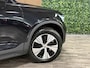 Volvo XC40 T5 Recharge Plus Dark | Trekhaak | Harman Kardon | All Season banden | Bestuurdersstoel elektrisch geheugen | Adaptieve Cruise Control | Stoel en Stuurwielverwarming | Parkeercamera | Pilot Assist | BLIS Dode Hoek Detectie | Parkeersensoren voor+achter | Passagiersstoel elektrisch | 18 Inch | Zitting velenging voorstoelen | Keyless Drive | Climate Control L+R | Regensensor | Privacy Glass | Automatisch dimmende binnen en buitenspiegels | Elektrisch bedienbare achterklep | DAB Radio | Draadloos telefoon opladen | Apple Carplay/Android Auto | Volvo On Call met mobiele App functie | Onyx Black Metallic |