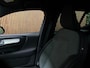 Volvo XC40 T5 Recharge Plus Dark | Trekhaak | Harman Kardon | All Season banden | Bestuurdersstoel elektrisch geheugen | Adaptieve Cruise Control | Stoel en Stuurwielverwarming | Parkeercamera | Pilot Assist | BLIS Dode Hoek Detectie | Parkeersensoren voor+achter | Passagiersstoel elektrisch | 18 Inch | Zitting velenging voorstoelen | Keyless Drive | Climate Control L+R | Regensensor | Privacy Glass | Automatisch dimmende binnen en buitenspiegels | Elektrisch bedienbare achterklep | DAB Radio | Draadloos telefoon opladen | Apple Carplay/Android Auto | Volvo On Call met mobiele App functie | Onyx Black Metallic |