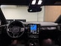 Volvo XC40 Recharge Ultimate 70 kWh | 94% SoH | Schuifdak | 360° Camera | Harman Kardon | All Season banden | Adaptieve Cruise Control | Bestuurdersstoel elektrisch geheugen | Stoel en Stuurwielverwarming | 19 Inch | Passagiersstoel elektrisch | Microtech / alcantara bekleding met wit stiksel en bies | Zitting verlenging voorstoelen | Pilot Assist | BLIS Dode Hoek Detectie | Warmtepomp | Google Infotainment | Keyless Drive | Verlichtingspack 2 | Parkeersensoren voor+achter | Elektrisch bedienbare achterklep | Draadloos telefoon opladen | DAB Radio | Apple Carplay/Android Auto | Volvo On Call met mobiele App functie | Thunder Grey Metallic |