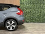 Volvo XC40 Recharge Ultimate 70 kWh | 94% SoH | Schuifdak | 360° Camera | Harman Kardon | All Season banden | Adaptieve Cruise Control | Bestuurdersstoel elektrisch geheugen | Stoel en Stuurwielverwarming | 19 Inch | Passagiersstoel elektrisch | Microtech / alcantara bekleding met wit stiksel en bies | Zitting verlenging voorstoelen | Pilot Assist | BLIS Dode Hoek Detectie | Warmtepomp | Google Infotainment | Keyless Drive | Verlichtingspack 2 | Parkeersensoren voor+achter | Elektrisch bedienbare achterklep | Draadloos telefoon opladen | DAB Radio | Apple Carplay/Android Auto | Volvo On Call met mobiele App functie | Thunder Grey Metallic |