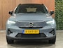 Volvo XC40 Recharge Ultimate 70 kWh | 94% SoH | Schuifdak | 360° Camera | Harman Kardon | All Season banden | Adaptieve Cruise Control | Bestuurdersstoel elektrisch geheugen | Stoel en Stuurwielverwarming | 19 Inch | Passagiersstoel elektrisch | Microtech / alcantara bekleding met wit stiksel en bies | Zitting verlenging voorstoelen | Pilot Assist | BLIS Dode Hoek Detectie | Warmtepomp | Google Infotainment | Keyless Drive | Verlichtingspack 2 | Parkeersensoren voor+achter | Elektrisch bedienbare achterklep | Draadloos telefoon opladen | DAB Radio | Apple Carplay/Android Auto | Volvo On Call met mobiele App functie | Thunder Grey Metallic |