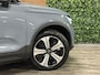 Volvo XC40 Recharge Ultimate 70 kWh | 94% SoH | Schuifdak | 360° Camera | Harman Kardon | All Season banden | Adaptieve Cruise Control | Bestuurdersstoel elektrisch geheugen | Stoel en Stuurwielverwarming | 19 Inch | Passagiersstoel elektrisch | Microtech / alcantara bekleding met wit stiksel en bies | Zitting verlenging voorstoelen | Pilot Assist | BLIS Dode Hoek Detectie | Warmtepomp | Google Infotainment | Keyless Drive | Verlichtingspack 2 | Parkeersensoren voor+achter | Elektrisch bedienbare achterklep | Draadloos telefoon opladen | DAB Radio | Apple Carplay/Android Auto | Volvo On Call met mobiele App functie | Thunder Grey Metallic |