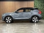 Volvo XC40 Recharge Ultimate 70 kWh | 94% SoH | Schuifdak | 360° Camera | Harman Kardon | All Season banden | Adaptieve Cruise Control | Bestuurdersstoel elektrisch geheugen | Stoel en Stuurwielverwarming | 19 Inch | Passagiersstoel elektrisch | Microtech / alcantara bekleding met wit stiksel en bies | Zitting verlenging voorstoelen | Pilot Assist | BLIS Dode Hoek Detectie | Warmtepomp | Google Infotainment | Keyless Drive | Verlichtingspack 2 | Parkeersensoren voor+achter | Elektrisch bedienbare achterklep | Draadloos telefoon opladen | DAB Radio | Apple Carplay/Android Auto | Volvo On Call met mobiele App functie | Thunder Grey Metallic |