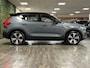 Volvo XC40 Recharge Ultimate 70 kWh | 94% SoH | Schuifdak | 360° Camera | Harman Kardon | All Season banden | Adaptieve Cruise Control | Bestuurdersstoel elektrisch geheugen | Stoel en Stuurwielverwarming | 19 Inch | Passagiersstoel elektrisch | Microtech / alcantara bekleding met wit stiksel en bies | Zitting verlenging voorstoelen | Pilot Assist | BLIS Dode Hoek Detectie | Warmtepomp | Google Infotainment | Keyless Drive | Verlichtingspack 2 | Parkeersensoren voor+achter | Elektrisch bedienbare achterklep | Draadloos telefoon opladen | DAB Radio | Apple Carplay/Android Auto | Volvo On Call met mobiele App functie | Thunder Grey Metallic |