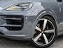 Porsche Cayenne Coupé 3.0 E-Hybrid Sport Design | NL-Auto | Sportuitlaat | Panoramadak | 18 Wegs Memory Seats | 4-Wiel Besturing | 360 Camera | Adaptive Cruise | Stoelverwarming + Ventilatie | Bose | Luchtvering | Sport Chrono | Interieurpakket Carbon | Soft Close |