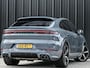 Porsche Cayenne Coupé 3.0 E-Hybrid Sport Design | NL-Auto | Sportuitlaat | Panoramadak | 18 Wegs Memory Seats | 4-Wiel Besturing | 360 Camera | Adaptive Cruise | Stoelverwarming + Ventilatie | Bose | Luchtvering | Sport Chrono | Interieurpakket Carbon | Soft Close |