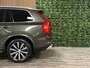 Volvo XC90 T8 AWD Recharge Inscription Long Range | Pine Grey! | Trekhaak | 360° Camera | Harman Kardon | 455pk | Adaptieve Cruise Control | Stoel en Stuurwielverwarming | Full LED Meesturende koplampen | Pilot Assist | BLIS Dode Hoek Detectie | Elektrische voorstoelen geheugen | Lederen bekleding | Zitting verlenging voorstoelen | Lederen dashboard | 20 Inch | Keyless Drive | Parkeersensoren voor+achter | Privacy Glass | Elektrisch bedienbare achterklep | 7-Persoons | 4-Zone Climate Control | Geïntegreerde zongordijnen achterportieren | Verlichte instaplijsten | Draadloos telefoon opladen | Alarm Klasse III | DAB Radio | Apple Carplay/Android Auto | Volvo On Call met mobiele App functie | Pine Grey Metallic |