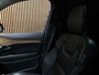 Volvo XC90 T8 AWD Recharge Inscription Long Range | Pine Grey! | Trekhaak | 360° Camera | Harman Kardon | 455pk | Adaptieve Cruise Control | Stoel en Stuurwielverwarming | Full LED Meesturende koplampen | Pilot Assist | BLIS Dode Hoek Detectie | Elektrische voorstoelen geheugen | Lederen bekleding | Zitting verlenging voorstoelen | Lederen dashboard | 20 Inch | Keyless Drive | Parkeersensoren voor+achter | Privacy Glass | Elektrisch bedienbare achterklep | 7-Persoons | 4-Zone Climate Control | Geïntegreerde zongordijnen achterportieren | Verlichte instaplijsten | Draadloos telefoon opladen | Alarm Klasse III | DAB Radio | Apple Carplay/Android Auto | Volvo On Call met mobiele App functie | Pine Grey Metallic |