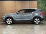 Volvo XC40 T4 Recharge Plus Bright | Trekhaak | Harman Kardon | All Season banden | Bestuurdersstoel elektrisch geheugen | Adaptieve Cruise Control | Stoel en Stuurwielverwarming | Parkeercamera | Pilot Assist | BLIS Dode Hoek Detectie | Parkeersensoren voor+achter | Passagiersstoel elektrisch | 18 Inch | Zitting velenging voorstoelen | Keyless Drive | Climate Control L+R | Regensensor | Privacy Glass | Automatisch dimmende binnen en buitenspiegels | Elektrisch bedienbare achterklep | DAB Radio | Draadloos telefoon opladen | Apple Carplay/Android Auto | Volvo On Call met mobiele App functie | Thunder Grey Metallic |
