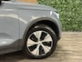 Volvo XC40 T4 Recharge Plus Bright | Trekhaak | Harman Kardon | All Season banden | Bestuurdersstoel elektrisch geheugen | Adaptieve Cruise Control | Stoel en Stuurwielverwarming | Parkeercamera | Pilot Assist | BLIS Dode Hoek Detectie | Parkeersensoren voor+achter | Passagiersstoel elektrisch | 18 Inch | Zitting velenging voorstoelen | Keyless Drive | Climate Control L+R | Regensensor | Privacy Glass | Automatisch dimmende binnen en buitenspiegels | Elektrisch bedienbare achterklep | DAB Radio | Draadloos telefoon opladen | Apple Carplay/Android Auto | Volvo On Call met mobiele App functie | Thunder Grey Metallic |