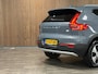 Volvo XC40 T4 Recharge Plus Bright | Trekhaak | Harman Kardon | All Season banden | Bestuurdersstoel elektrisch geheugen | Adaptieve Cruise Control | Stoel en Stuurwielverwarming | Parkeercamera | Pilot Assist | BLIS Dode Hoek Detectie | Parkeersensoren voor+achter | Passagiersstoel elektrisch | 18 Inch | Zitting velenging voorstoelen | Keyless Drive | Climate Control L+R | Regensensor | Privacy Glass | Automatisch dimmende binnen en buitenspiegels | Elektrisch bedienbare achterklep | DAB Radio | Draadloos telefoon opladen | Apple Carplay/Android Auto | Volvo On Call met mobiele App functie | Thunder Grey Metallic |