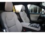 Volvo XC90 T8 Plug-in hybrid AWD Ultra Bright Exec. Ed. | Verwarmde, Geventileerde en Masserende Voorstoelen | Luchtvering | Panoramisch Schuif-/Kanteldak | 360º Camera | Gelamineerd en Getint Glas Achter| Bowers & Wilkins | 22 Lichtmetalen velgen.