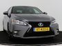 Lexus CT 200h Sport Edition | Dealer onderhouden | Parkeersensoren voor+achter | Climate Control | Cruise Control Adaptive | Navigatie | Half leder rood/alcantara bekleding (Black/Dark Rose) |