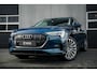 Audi E-tron 55 Quattro 408 pk Advanced 95 kWh Audi-Design / NL-Auto/ Soft-Close/ Pano-Dak/ Matrix-Led/ Lucht-Vering/ 360-Camera/ Adap.Cruise/ B&O-Sound /Marge-Auto 21'' LMV