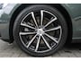 Volvo V60 T8 455PK Plug-in hybrid AWD Plus Dark | Adaptive Cruise & Pilot Assist | Panoramisch Schuif-/kanteldak | Premium Harman/Kardon Audio | Extra Getint Glas Achter | 360 Camera | Sportstoelen | Stoel & Stuurverwarming |