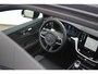 Volvo V60 T8 455PK Plug-in hybrid AWD Plus Dark | Adaptive Cruise & Pilot Assist | Panoramisch Schuif-/kanteldak | Premium Harman/Kardon Audio | Extra Getint Glas Achter | 360 Camera | Sportstoelen | Stoel & Stuurverwarming |