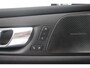 Volvo V60 T8 455PK Plug-in hybrid AWD Plus Dark | Adaptive Cruise & Pilot Assist | Panoramisch Schuif-/kanteldak | Premium Harman/Kardon Audio | Extra Getint Glas Achter | 360 Camera | Sportstoelen | Stoel & Stuurverwarming |