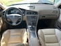 Volvo S60 2.4 Drivers Edition Automaat | Rijklaar incl garantie | Leer Meesturende xenon Trekhaak Parkeersensoren