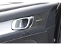 Volvo XC40 B3 177PK Automaat Plus Black Edition / Cruise control / Harman Kardon / 20'' velgen / Elektrisch verstelbare stoelen met geheugen / Stoel- en stuurverwarming