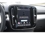 Volvo XC40 B3 177PK Automaat Plus Black Edition / Cruise control / Harman Kardon / 20'' velgen / Elektrisch verstelbare stoelen met geheugen / Stoel- en stuurverwarming