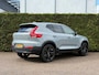 Volvo XC40 B4 Plus Black Edition | Panoramadak | 360 camera | Memory Seats | Trekhaak | Harman/Kardon | Stoel/Stuur Verwarming