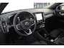 Volvo EC40 Single Motor Ext. Range Ultra Bl.Ed. Europa 82 kWh | Panoramadak | Verwarmbare voorstoelen+stuurwiel | Elektrisch bedienbare voorstoelen | 360 graden camera | Premium Audio by Harman Kardon | Warmtepomp | Adaptieve Cruise Control
