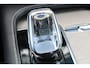 Volvo XC90 2.0 B5 AWD Inscription Intro Edition | Incl. 12 maanden garantie | 7 persoons | Adaptieve cruise control | Pilot assist | Bowers & Wilkins audio | Head-up display | Stoelverwarming/ventilatie | Stuurverwarming | Schuif/kantel dak | Trekhaak |