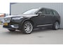 Volvo XC90 2.0 B5 AWD Inscription Intro Edition | Incl. 12 maanden garantie | 7 persoons | Adaptieve cruise control | Pilot assist | Bowers & Wilkins audio | Head-up display | Stoelverwarming/ventilatie | Stuurverwarming | Schuif/kantel dak | Trekhaak |