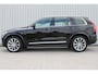 Volvo XC90 2.0 B5 AWD Inscription Intro Edition | Incl. 12 maanden garantie | 7 persoons | Adaptieve cruise control | Pilot assist | Bowers & Wilkins audio | Head-up display | Stoelverwarming/ventilatie | Stuurverwarming | Schuif/kantel dak | Trekhaak |