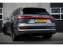Audi E-tron 55 Quattro 408 pk Edition 95 kWh S-Line / Daytona-Grau/ Pano-Dak/ 89&SOH/ B&O 3D/ Matrix-LED/ Head-Up/ Lucht-Vering/ Stoelverw. V&A/ Stuurverw./