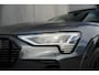 Audi E-tron 55 Quattro 408 pk Edition 95 kWh S-Line / Daytona-Grau/ Pano-Dak/ 89&SOH/ B&O 3D/ Matrix-LED/ Head-Up/ Lucht-Vering/ Stoelverw. V&A/ Stuurverw./