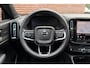 Volvo EC40 Twin Motor Ultra Black Edition Europa 82 kWh | Panoramadak | Elektrisch verstelbare voorstoelen met geheugenfunctie | Harman Kardon | 360 graden camera | Extra getint glas | 20 inch. lichtmetalen velgen | Stoel-/stuurwielverwarming | Pilot assist | Verwarmde achterbank | Dak in contrasterende kleur