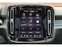Volvo EC40 Twin Motor Ultra Black Edition Europa 82 kWh | Panoramadak | Elektrisch verstelbare voorstoelen met geheugenfunctie | Harman Kardon | 360 graden camera | Extra getint glas | 20 inch. lichtmetalen velgen | Stoel-/stuurwielverwarming | Pilot assist | Verwarmde achterbank | Dak in contrasterende kleur