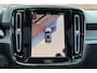 Volvo EC40 Twin Motor Ultra Black Edition Europa 82 kWh | Panoramadak | Elektrisch verstelbare voorstoelen met geheugenfunctie | Harman Kardon | 360 graden camera | Extra getint glas | 20 inch. lichtmetalen velgen | Stoel-/stuurwielverwarming | Pilot assist | Verwarmde achterbank | Dak in contrasterende kleur