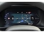 Volvo EC40 Twin Motor Ultra Black Edition Europa 82 kWh | Panoramadak | Elektrisch verstelbare voorstoelen met geheugenfunctie | Harman Kardon | 360 graden camera | Extra getint glas | 20 inch. lichtmetalen velgen | Stoel-/stuurwielverwarming | Pilot assist | Verwarmde achterbank | Dak in contrasterende kleur