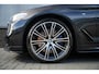 BMW 5-Serie Touring 540i 340 pk xDrive High Executive M-Sportpakket / Pano-Dak/ Bowers&Wilkins/ Massage/ Head-Up/ Soft-Close/ Adap.Ond./ Nappa-Leder/ Adap.Cruise/ Stoel.Verw/ Stuur-Verw/ Trekhaak/ 20'' LMV