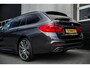 BMW 5-Serie Touring 540i 340 pk xDrive High Executive M-Sportpakket / Pano-Dak/ Bowers&Wilkins/ Massage/ Head-Up/ Soft-Close/ Adap.Ond./ Nappa-Leder/ Adap.Cruise/ Stoel.Verw/ Stuur-Verw/ Trekhaak/ 20'' LMV
